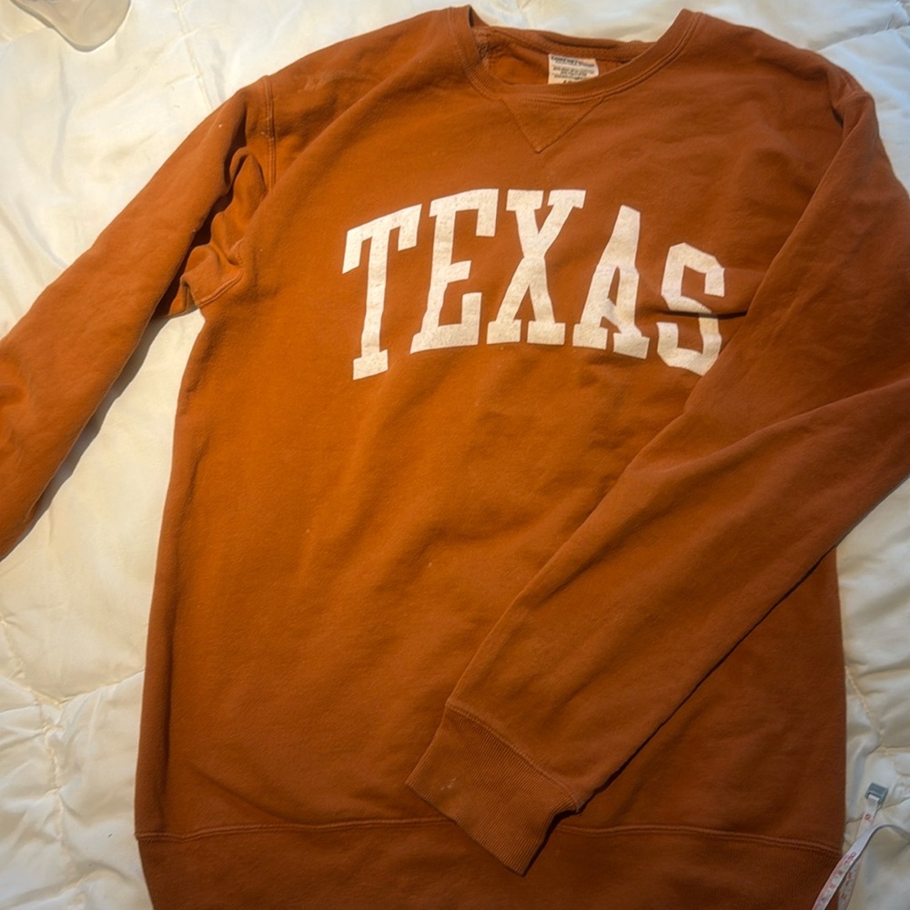 Texas’s sweatshirt insanely soft and only warm once